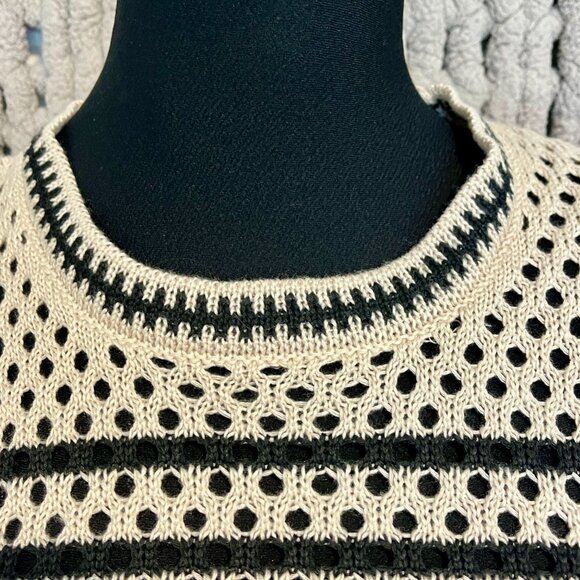 Solitaire Crochet Black & Cream Sleeveless Sweater – Size Large - Picture 5 of 11